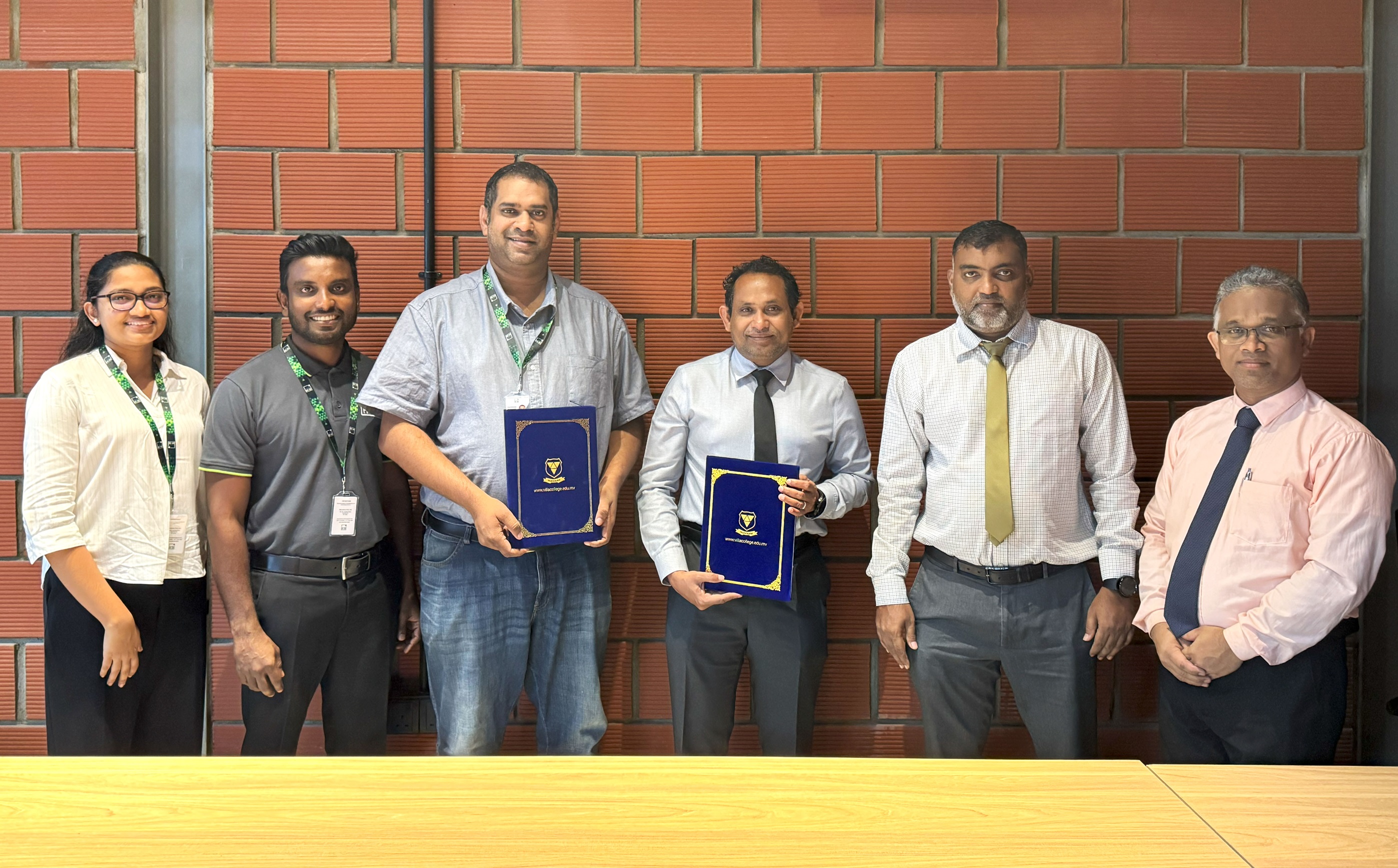 A MEMORANDUM OF UNDERSTANDING (MOU) WAS SIGNED ON 11TH OCTOBER 2024 BETWEEN VILLA COLLEGE AND SQUAREHUB (PVT) LTD OF SRI LANKA.